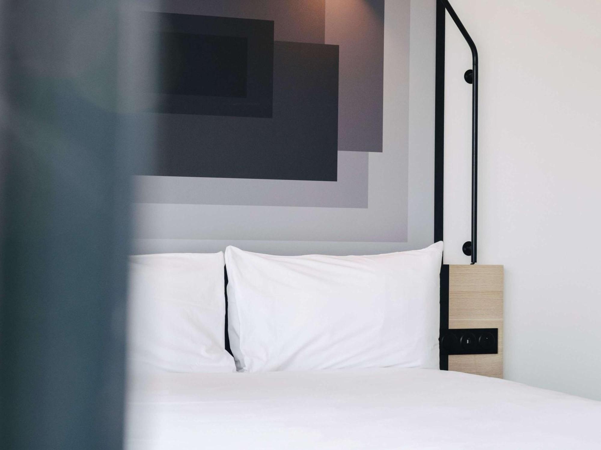 Ibis Rouen Centre Rive Droite Pasteur Hotel Екстериор снимка